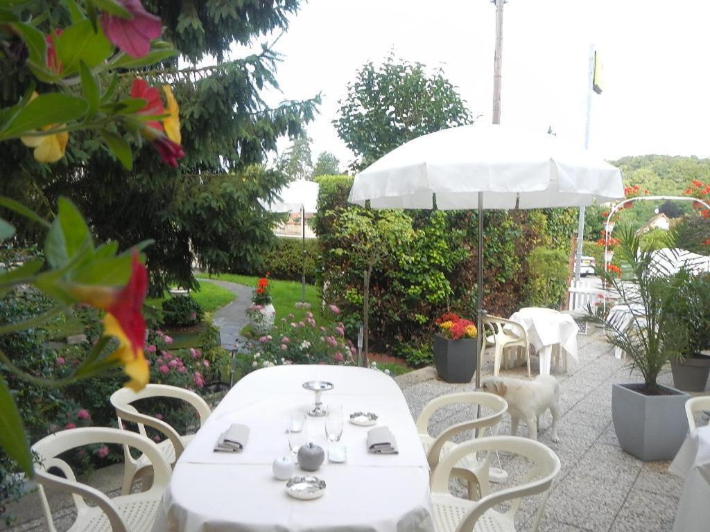 Hotel Le Logis De Brionne Extérieur photo